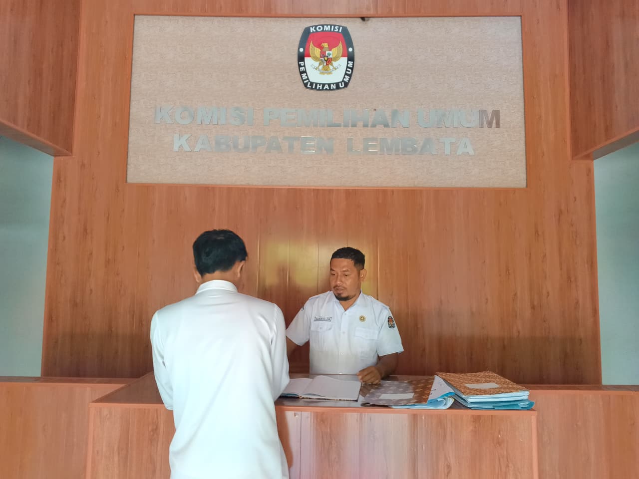 ini mengkoordinasikan dan mengkonsolidasikan proses penyimpanan, pendokumentasian, penyediaan 1